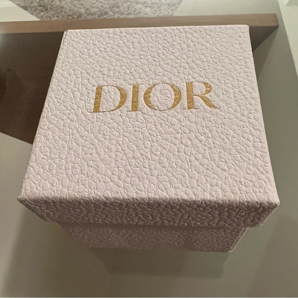 Dior Straw Bucket Crossbody Bag with Navy Logo Band and Gold Hardware - Picture 7 of 10